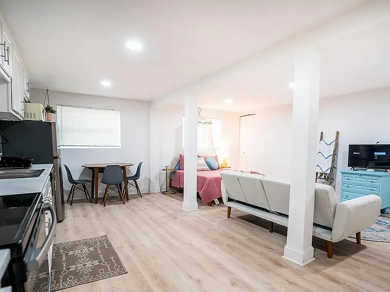 2203 Myra St #3 — Photo 5