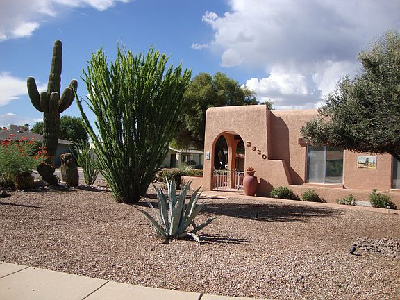 4th image of 2830 N La Cienega Dr