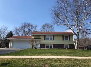 764 E Imperial Dr, Hartland, WI 53029