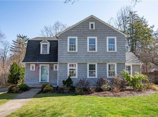 314 Quaker Ln N, West Hartford, CT 06119