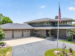 5185 Meadow Crossing Rd SW, Rochester, MN 55902