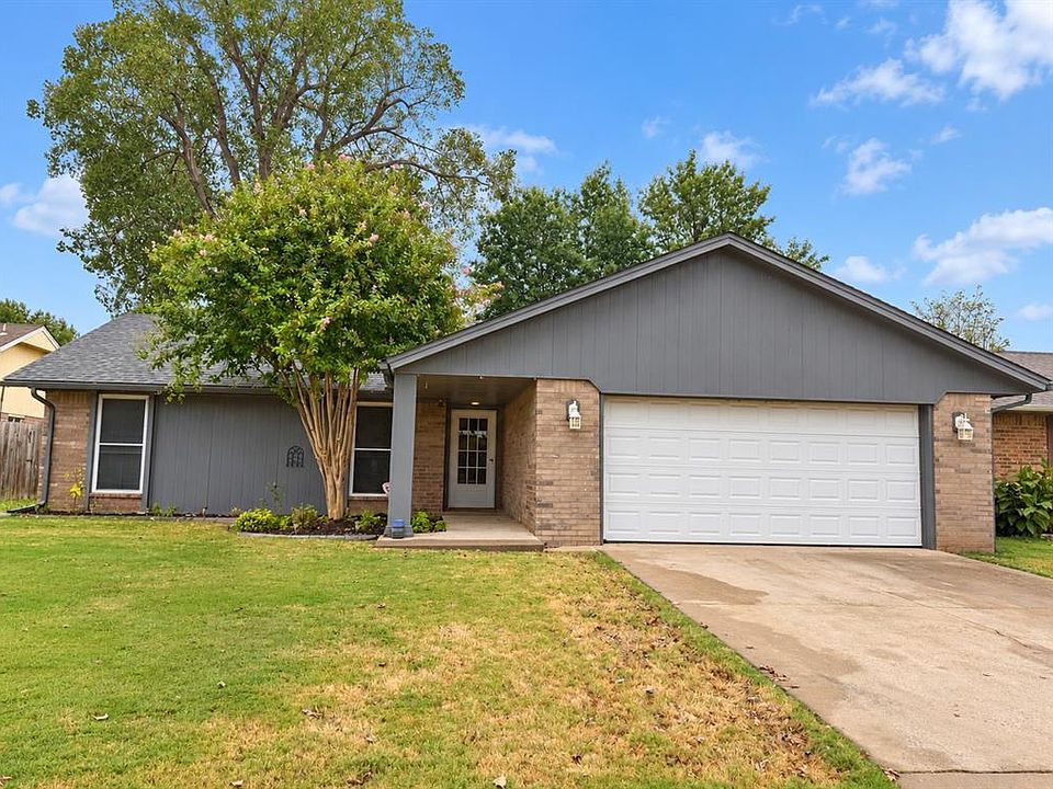 1st image of 816 N Stout Cir