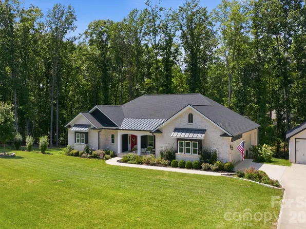 116 Harbor Ridge Dr, Statesville, NC 28677
