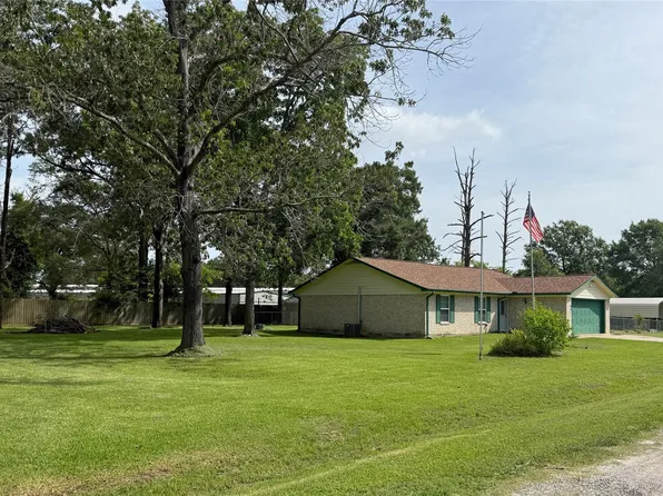 51 E Oakridge Dr, Pointblank, TX 77364