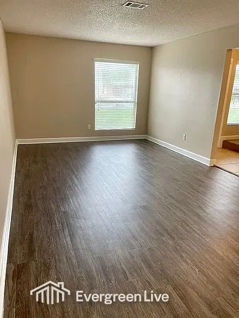 3 bed, 2.5 bath, 1758 sqft, $1,545 — Photo 3