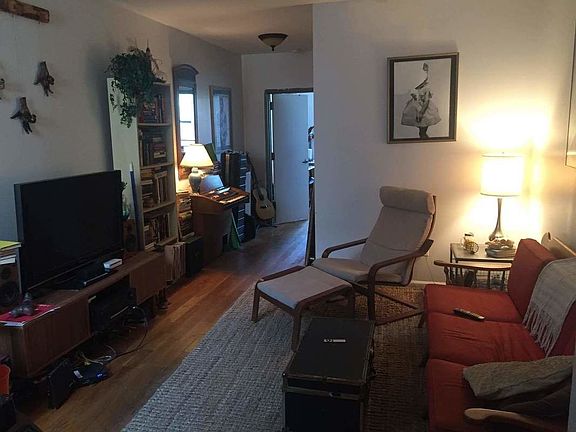 2nd image of 433 Marion St APT 3R