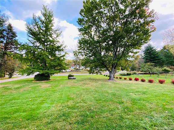 4th image of 5 Spruce Dr