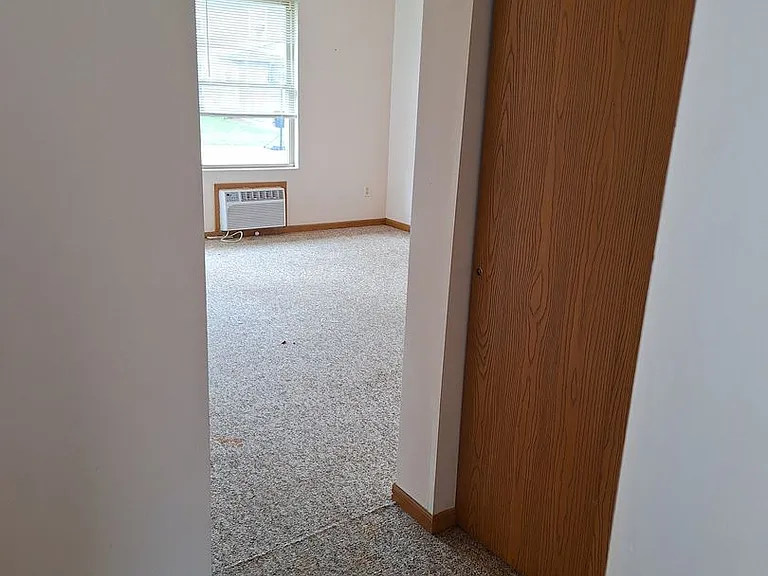 1268 Todd Ln — Photo 3
