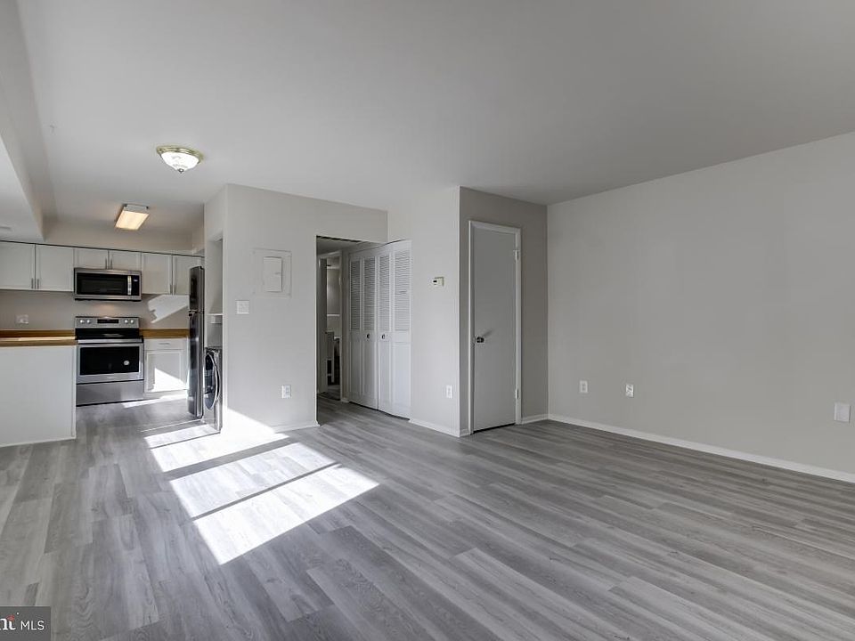 1st image of 3222 S 28th St APT 201