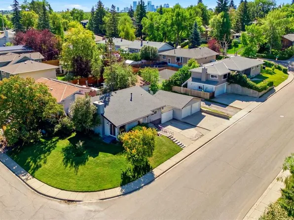 2445 W Cherokee Dr NW, Calgary, AB T2L 0X6