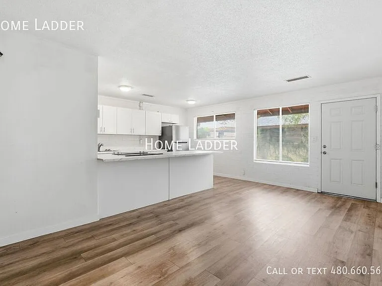1332 W 5th St #8 — Photo 7