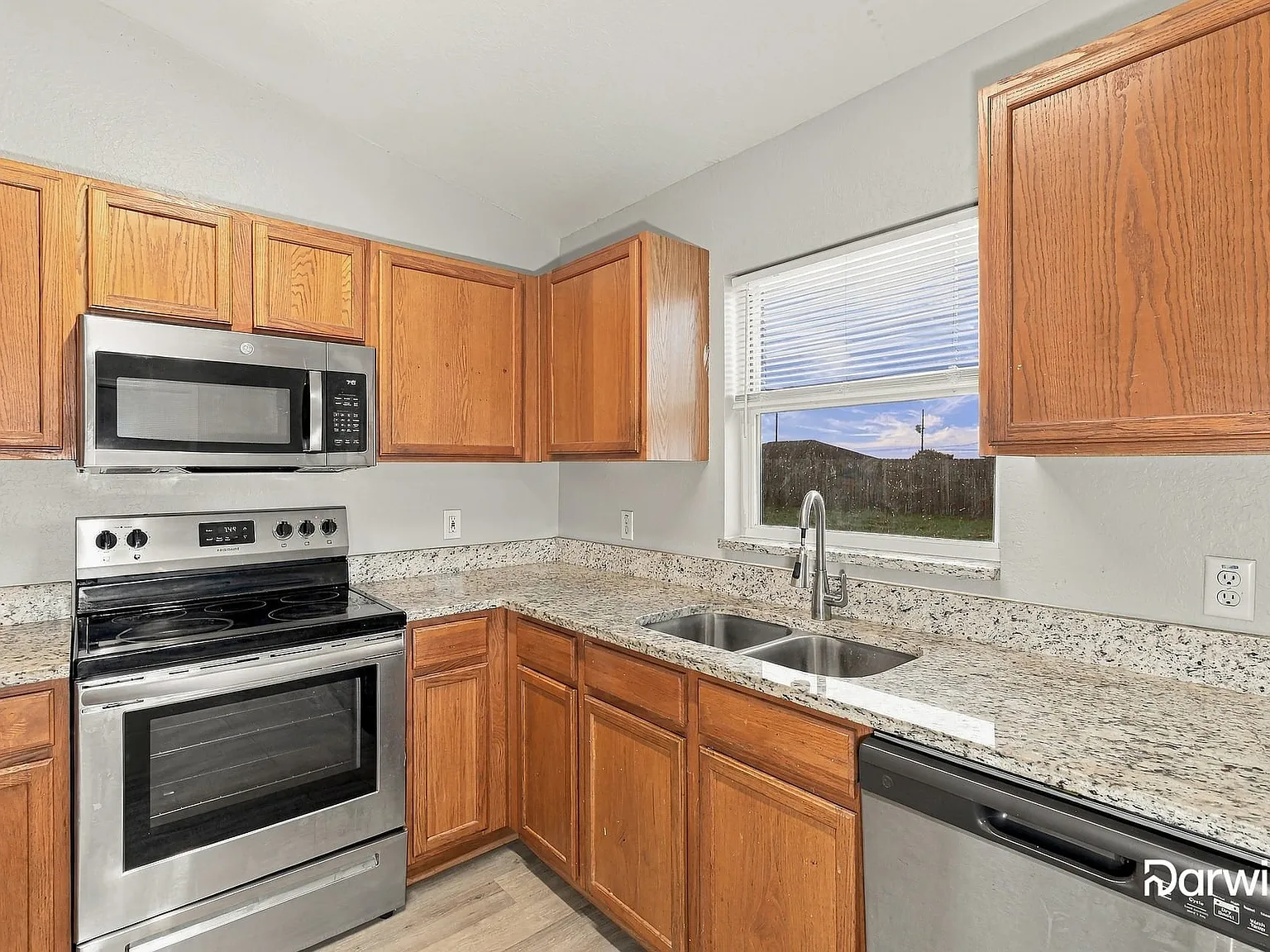3 bed, 2.0 bath, 1153 sqft, $1,740 — Photo 3