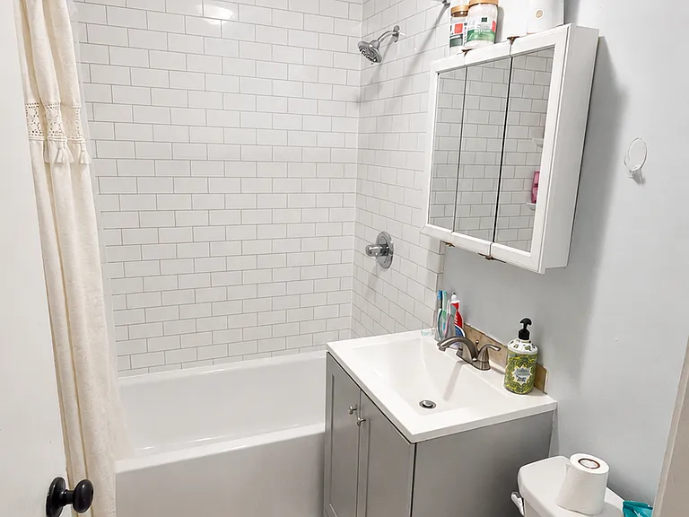 8 Shrewsbury Green Dr #1-A — Photo 10