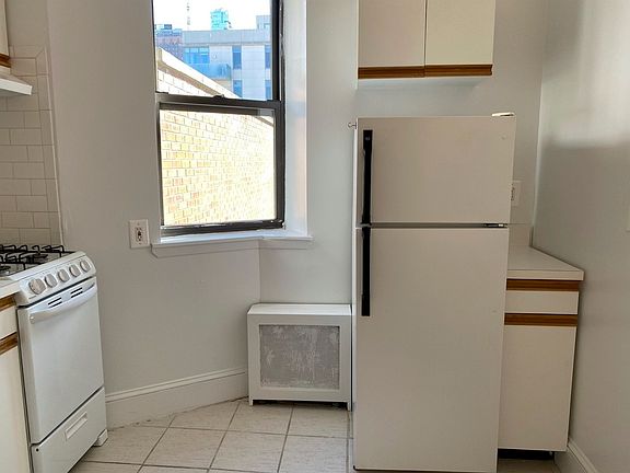 5th image of 67 Thompson St APT 6b