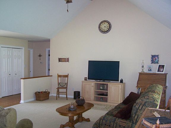 2nd image of 511 Sierra Dr