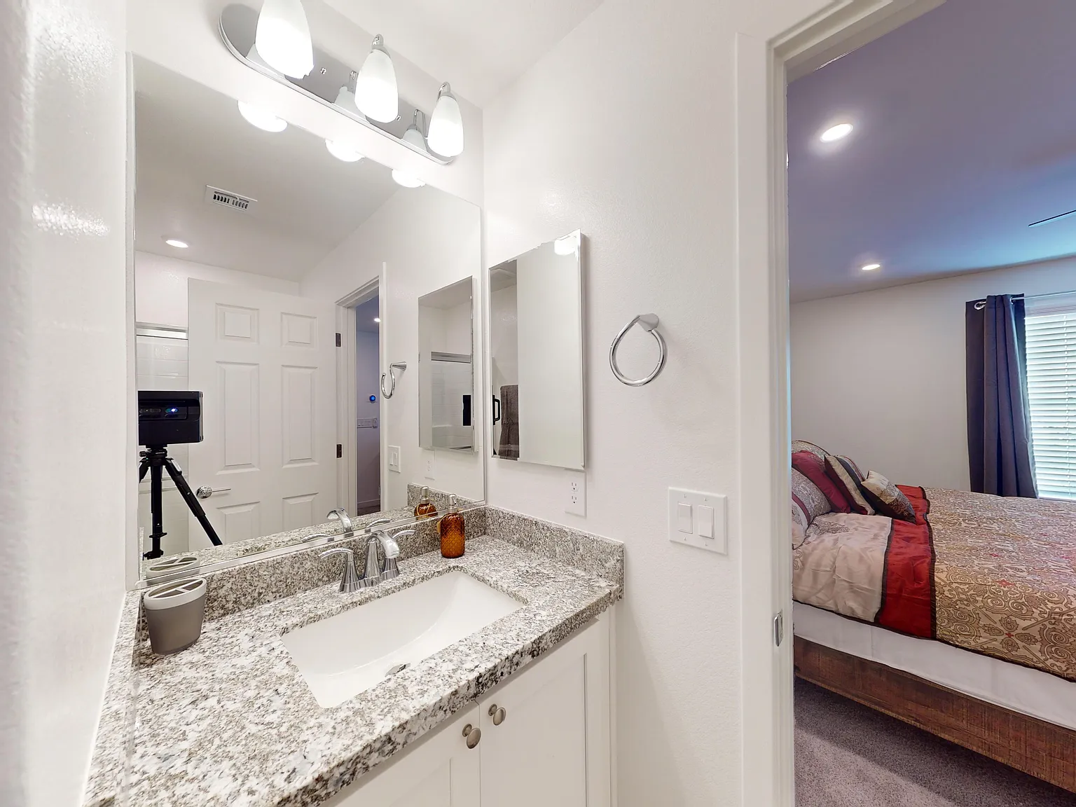 4 bed, 3.5 bath, 2040 sqft, $1,300 — Photo 3