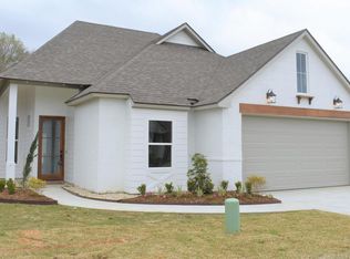 103 Whispering Meadows Rd, Broussard, LA 70518