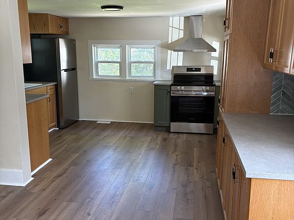 4th image of 543 Saint Charles St