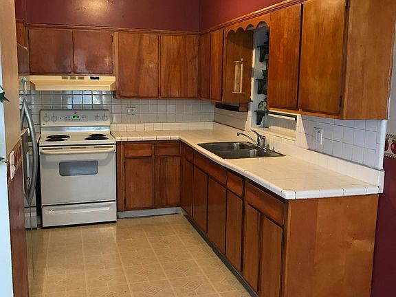 5th image of 1545 Hillcrest Dr