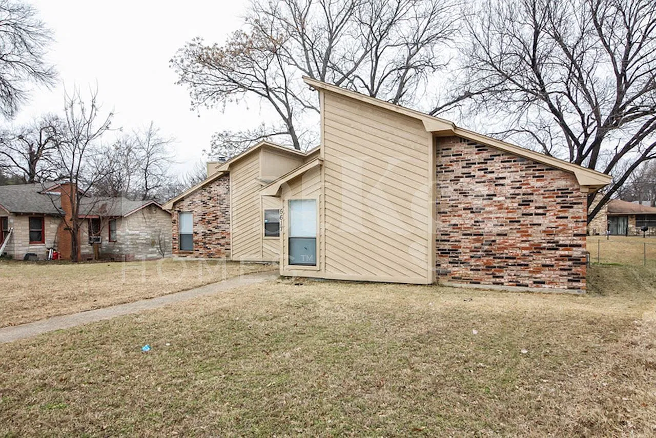 3 bed, 2.0 bath, 1386 sqft, $2,155 — Photo 1