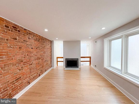 3rd image of 724 13th St NE