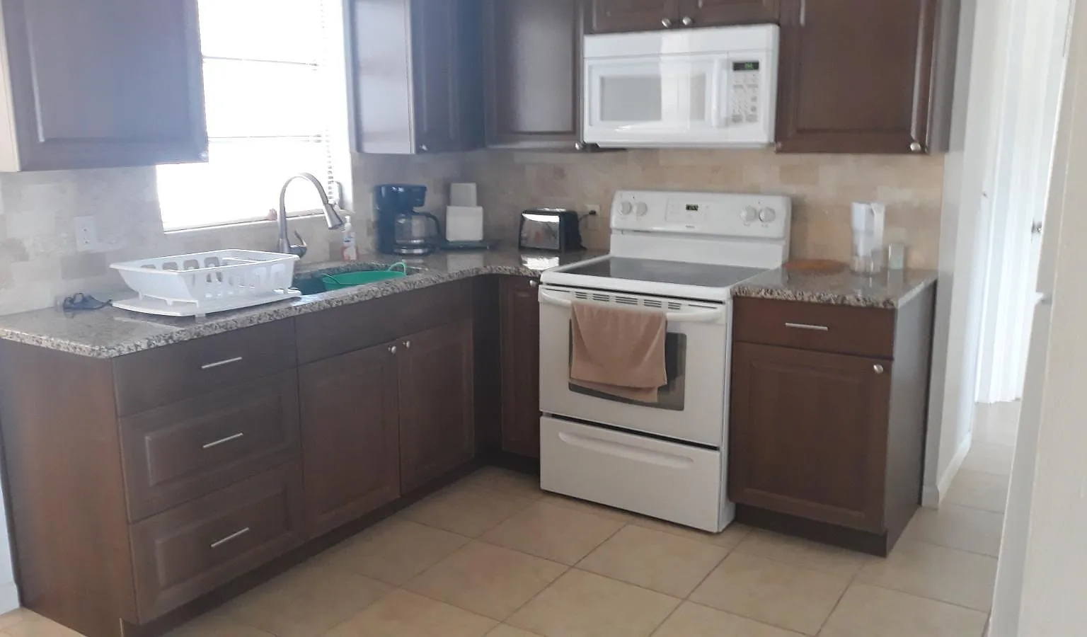 2 bed, 1.5 bath, 888 sqft, $1,550 — Photo 3