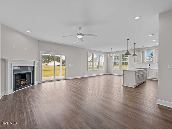 5th image of 1004 Exeter Place