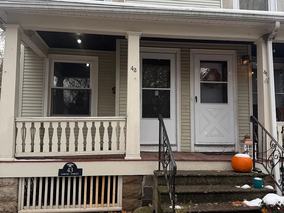 welcome to 43 Asbury St