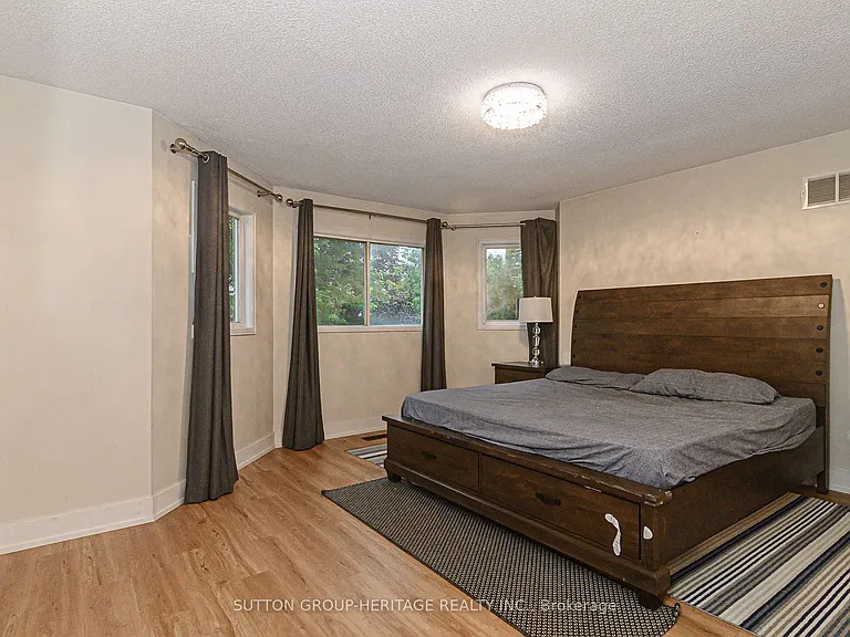 209 Bassett Blvd — Photo 28
