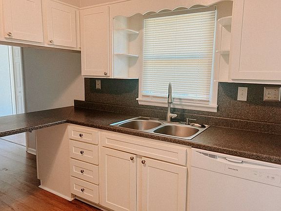 2nd image of 131 Stapleton St
