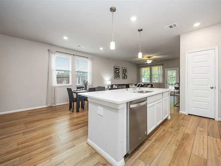 7047 Silverleaf Oak St — Photo 8