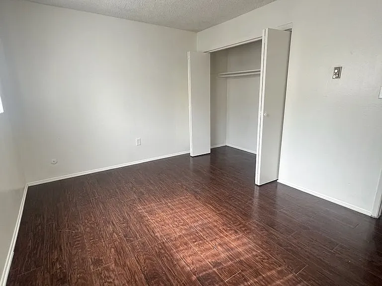 508 S Victoria Ave — Photo 7