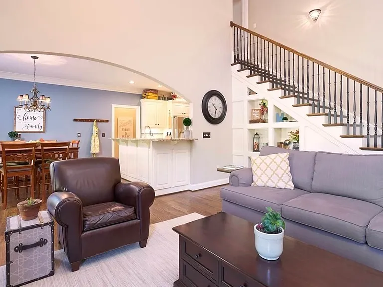 321 Parkside Dr — Photo 6