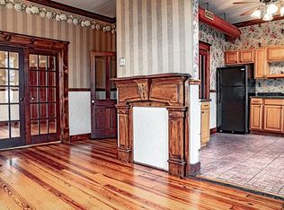 145 E Main St, Gentry, AR 72734