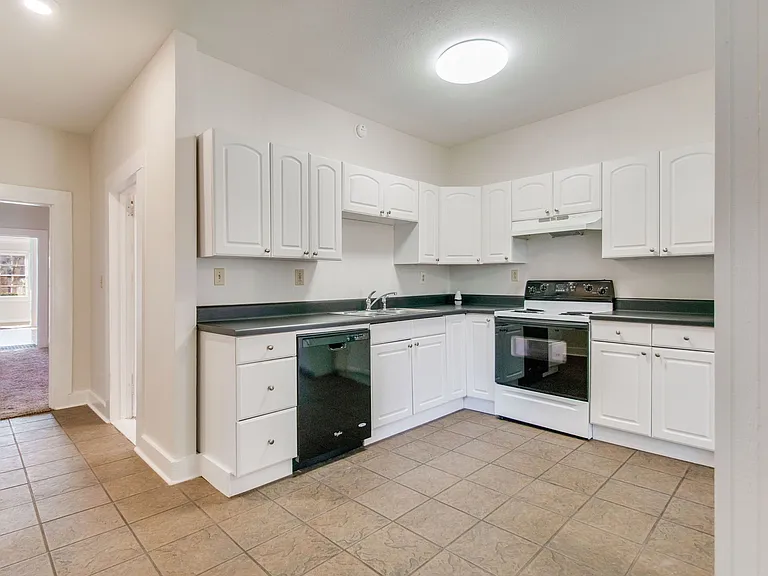 1224 E Strong St — Photo 26