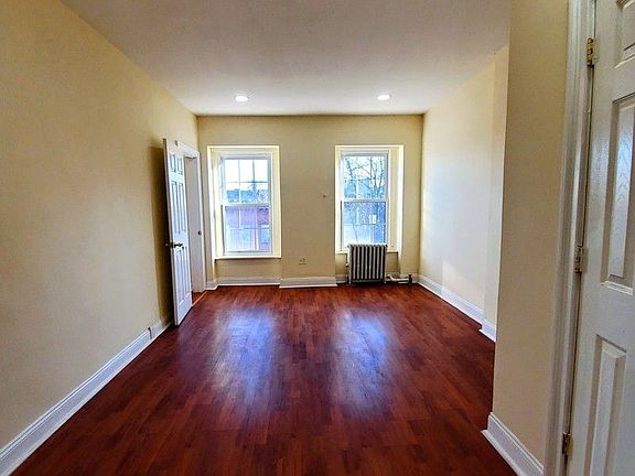 4th image of 593 Willoughby Ave APT 3