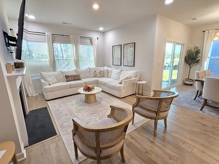 4058 Armstrong Farm Dr — Photo 14