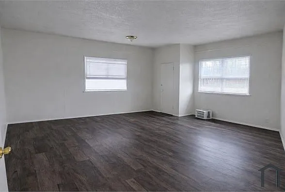 4708 Crenshaw Blvd #204-205 — Photo 2
