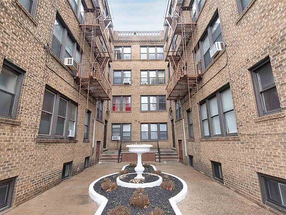 2nd image of 150 37th St APT C4