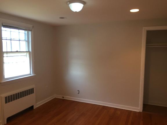 3rd image of 15 6th Avenue # Second Floor