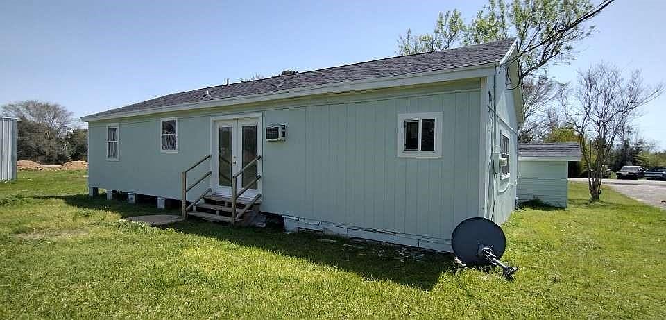 1st image of 122 S Circle Dr