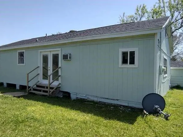 122 S Circle Dr, Liverpool, TX 77577