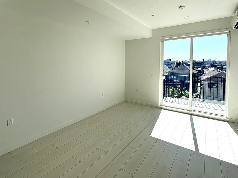 1120 Georgia St E #303 — Photo 7