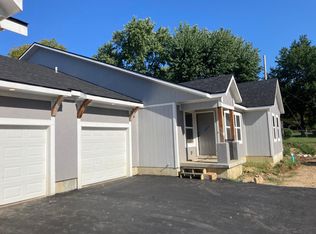601 Hillcrest Dr, Pleasant Hill, MO 64080