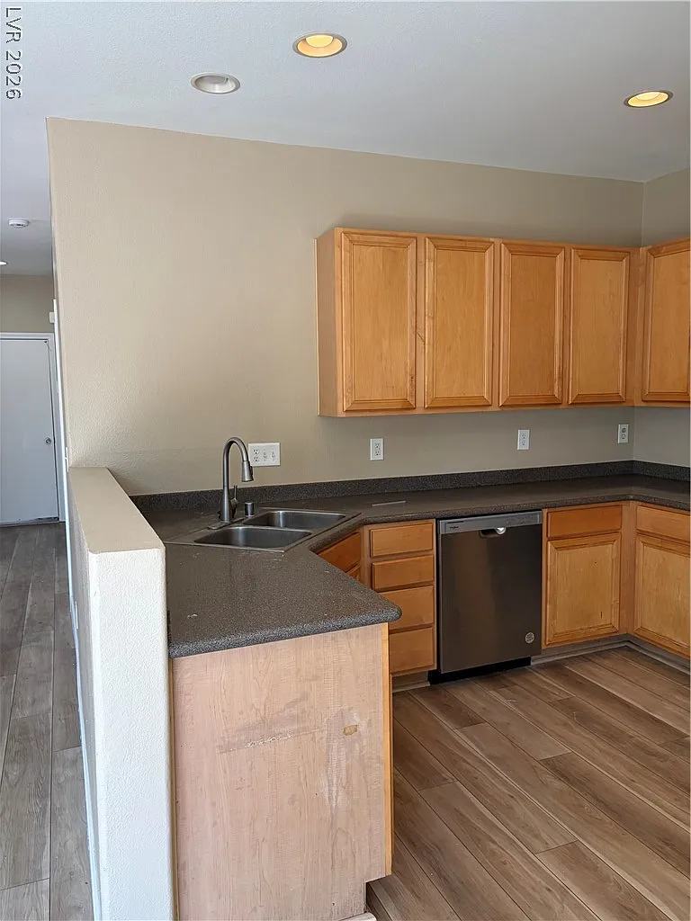 3 bed, 2.5 bath, 1920 sqft, $1,795 — Photo 2