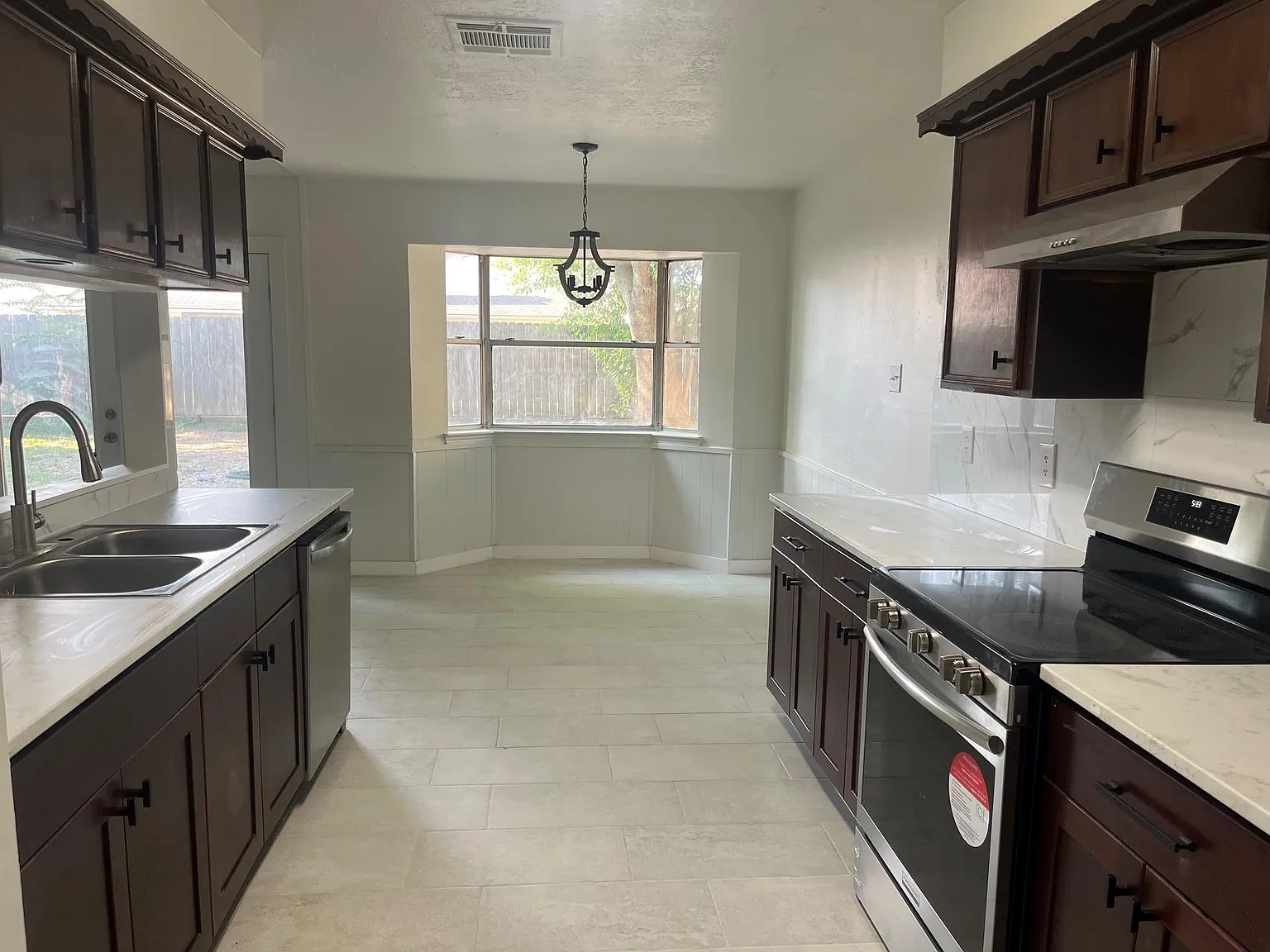 4 bed, 2.0 bath, 1454 sqft, $2,000 — Photo 3