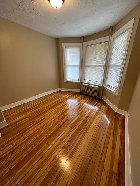 4 bed, 1.5 bath, 1100 sqft, $2,100 — Photo 2