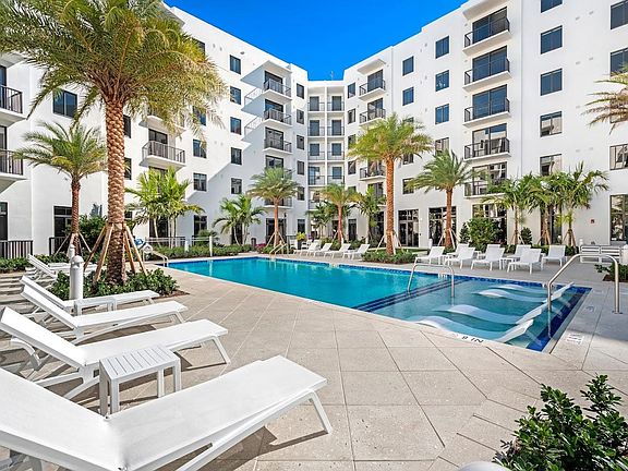 5th image of 2203 Sole Mia Square Ln #533