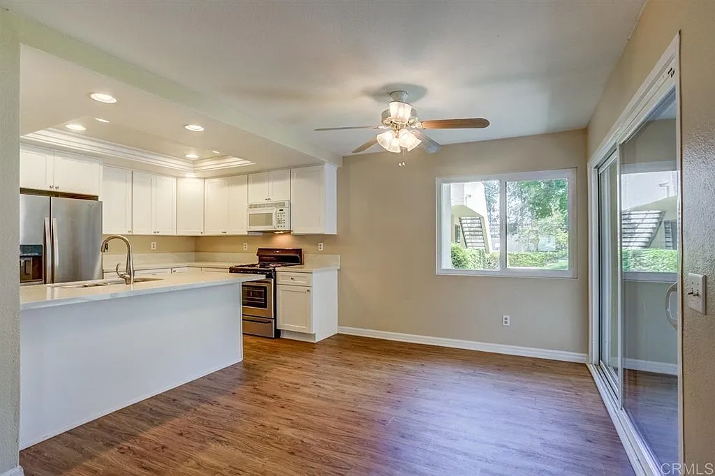 3 bed, 1298 sqft, $3,300 — Photo 2
