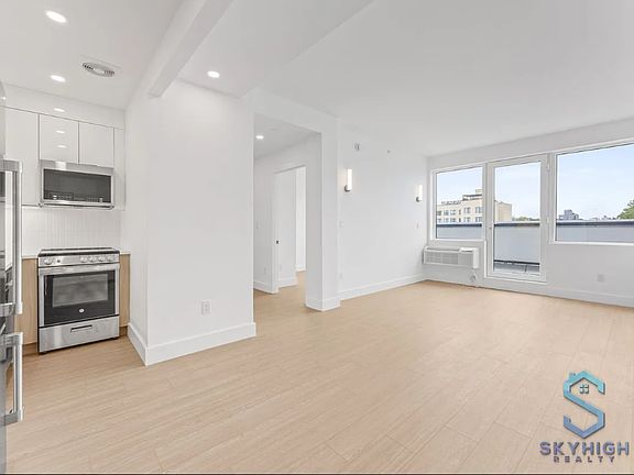 3rd image of 134 Erasmus St #Penthouse 5c
